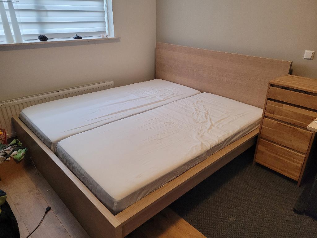Twee persoonsbed, Huis en Inrichting, Slaapkamer | Bedden, Zo goed als nieuw, Tweepersoons, 90 cm, Hout, Ophalen