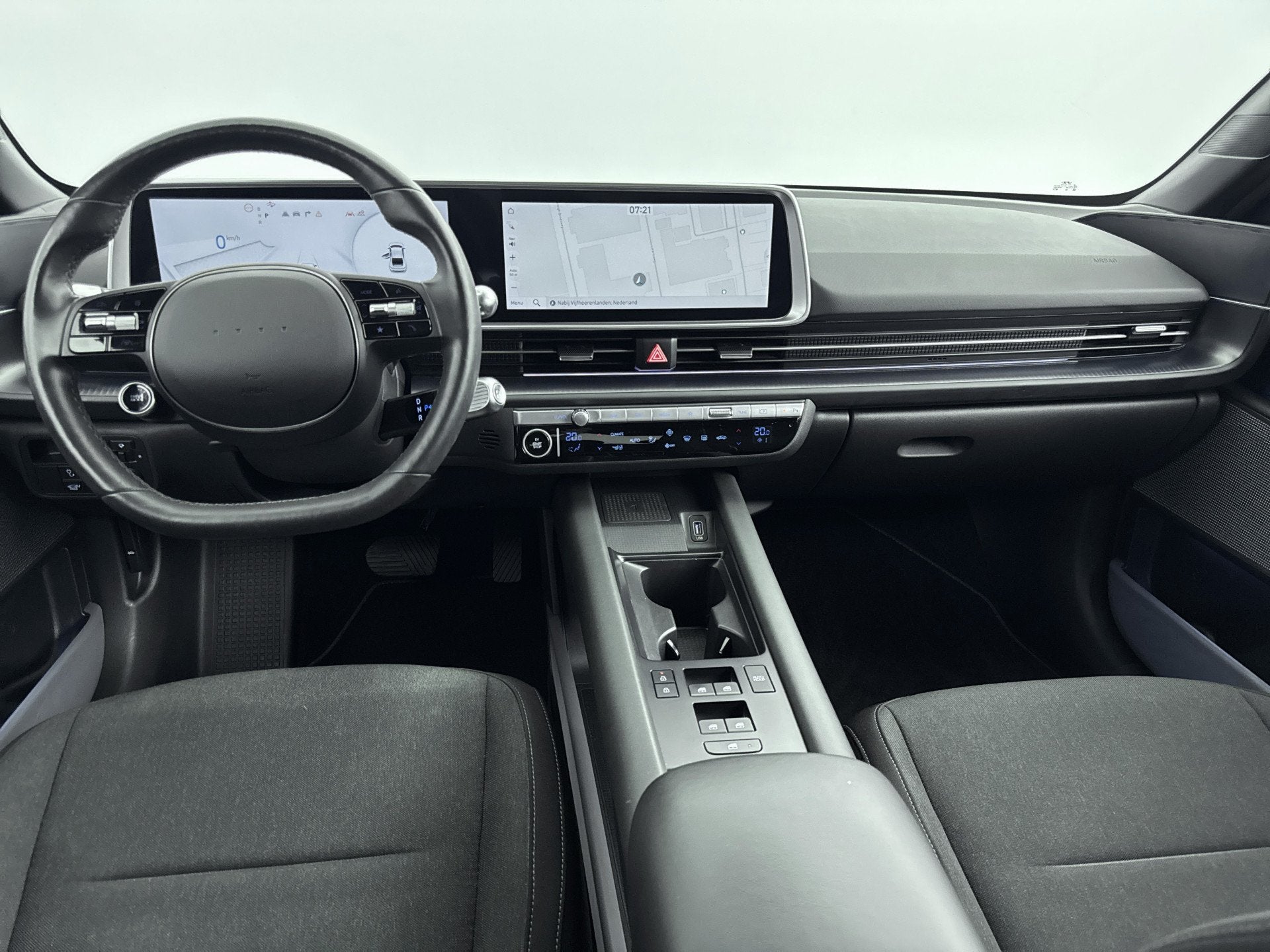 Hyundai IONIQ 6 - Connect 77.4 kWh // DEALERONDERHOUDEN // E, Auto's, Hyundai, Gebruikt, Zwart, 1885 kg, Wit