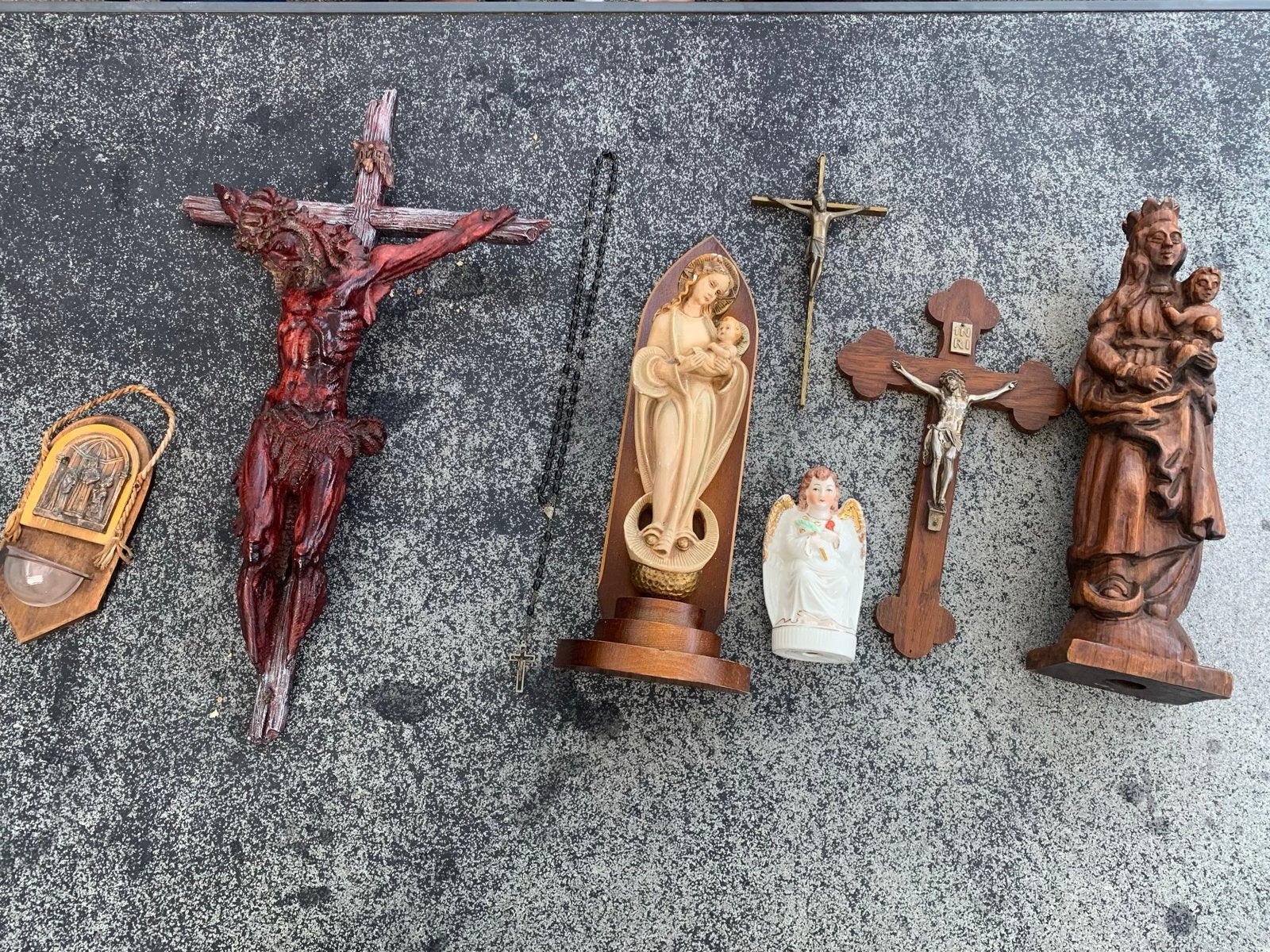 Diverse religieuze beelden en kruisbeelden, Jezus, Ophalen