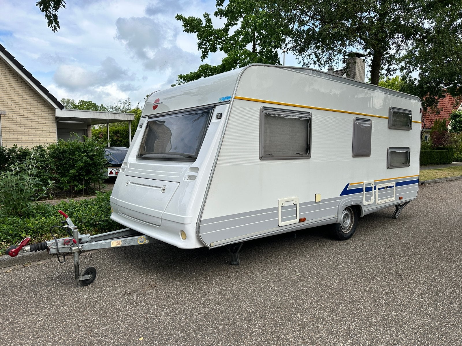 Caravan Bürstner Ventana 480TK Stapelbed, Rondzit, 750 - 1000 kg, Particulier, Bürstner