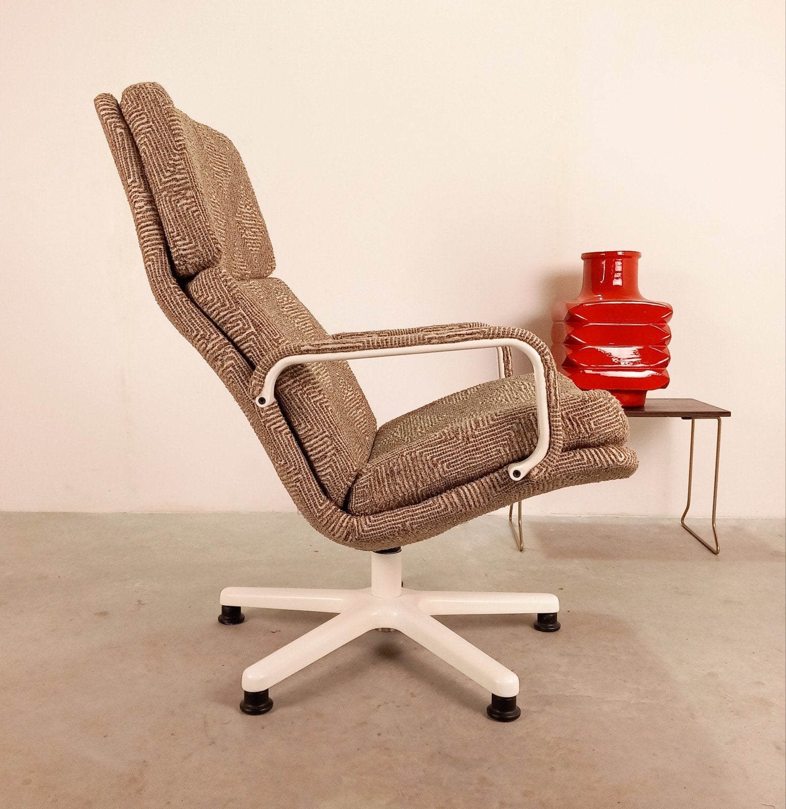 Artifort F154 fauteuil Vintage nieuw gestoffeerd, ., Design, Modern, Vintage, 75 tot 100 cm, Ophalen of Verzenden