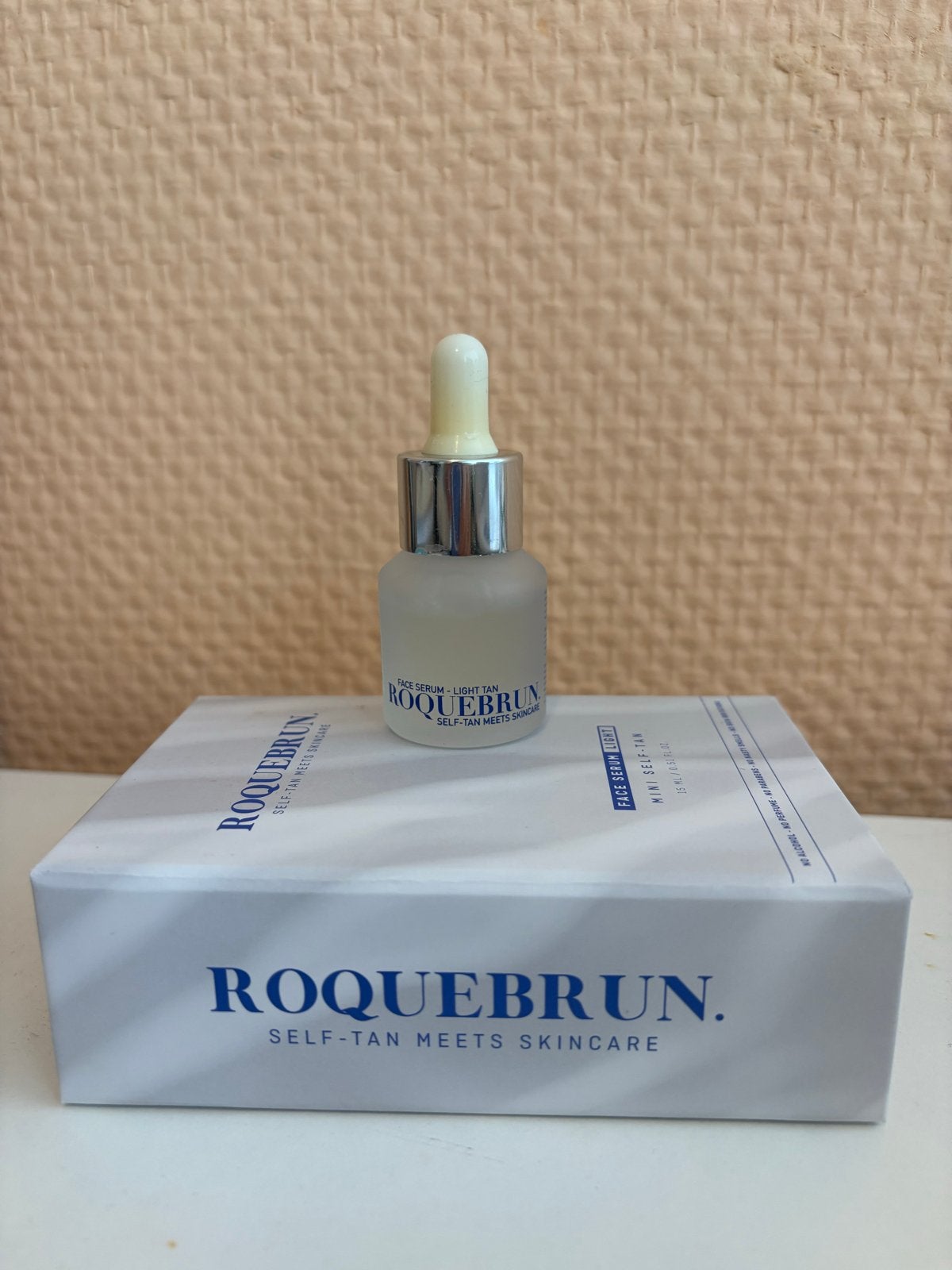 Roquebrun Face Serum - Light Tan, Ophalen of Verzenden, Zo goed als nieuw, Gehele gezicht, Verzorging