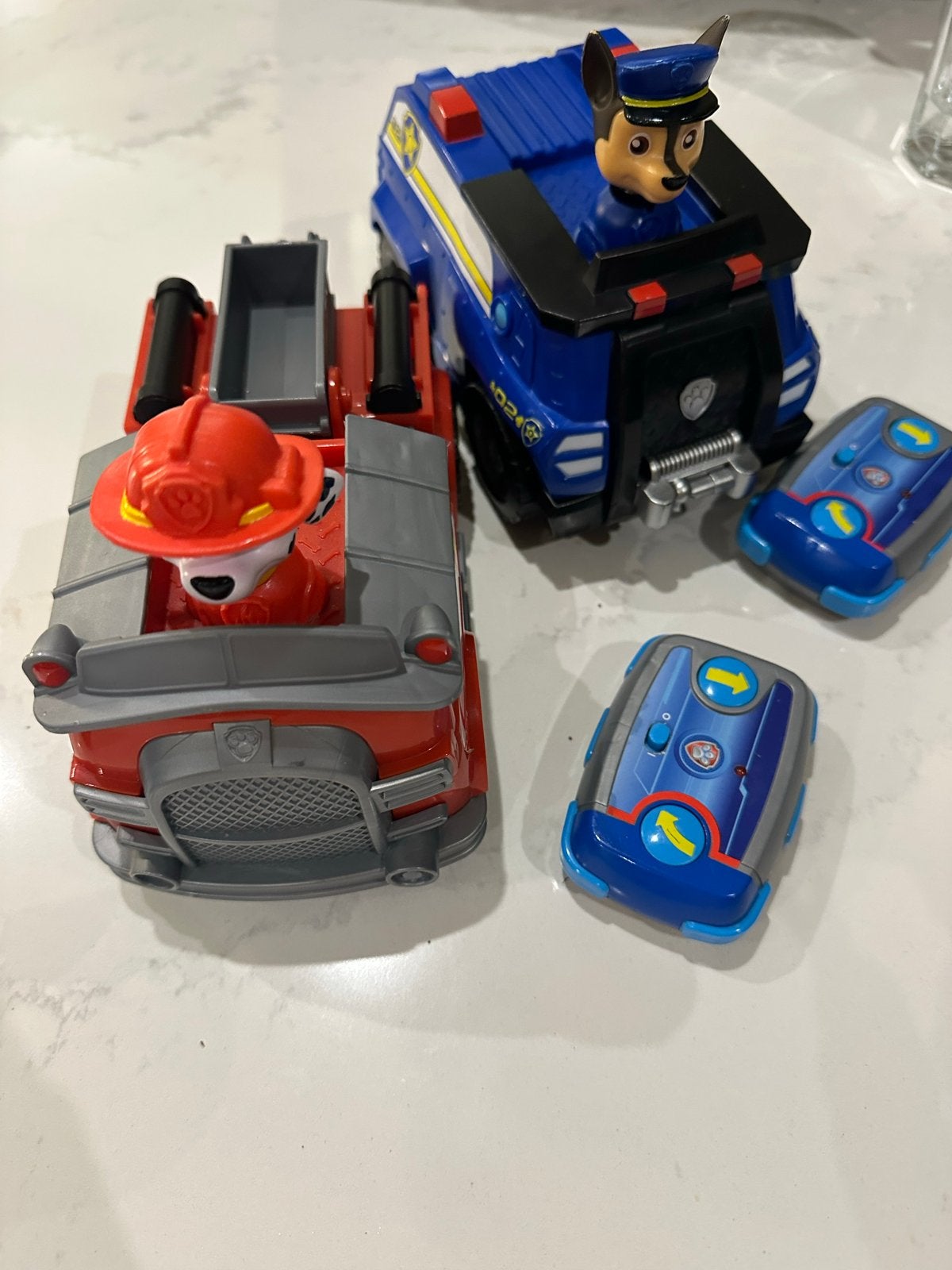 Paw Patrol Bestuurbare Auto's: Chase & Marshall, Ophalen of Verzenden, Zo goed als nieuw, Afstandsbediening
