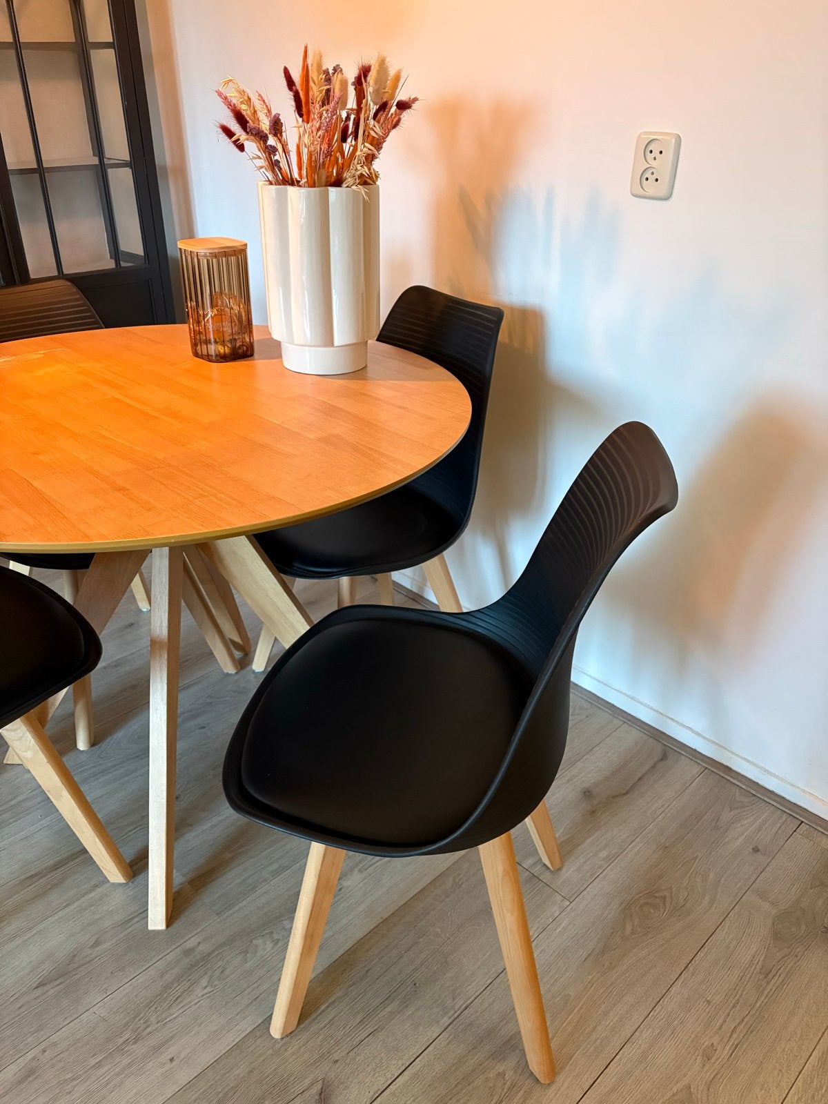 6 zwarte eetkamerstoelen met houten poten, Huis en Inrichting, Stoelen, Gebruikt, Vijf, Zes of meer stoelen, Hout, Zwart, Ophalen of Verzenden