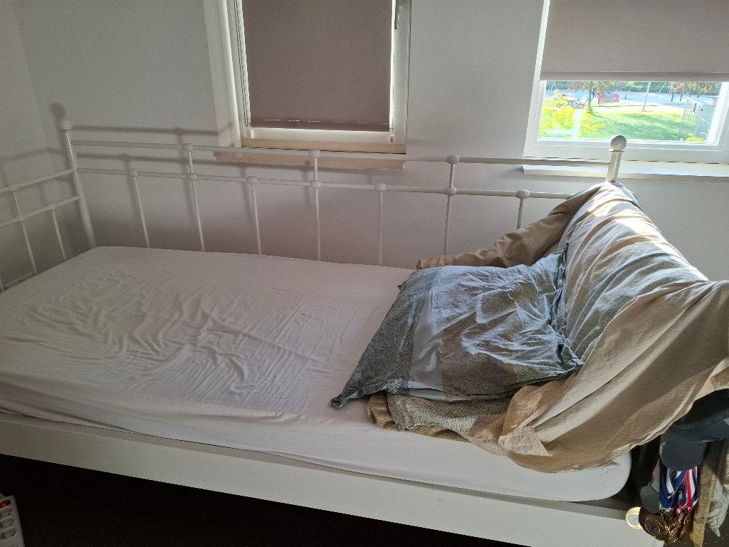 Meisjes bed, Ophalen, 85 tot 100 cm, Zo goed als nieuw, Lattenbodem