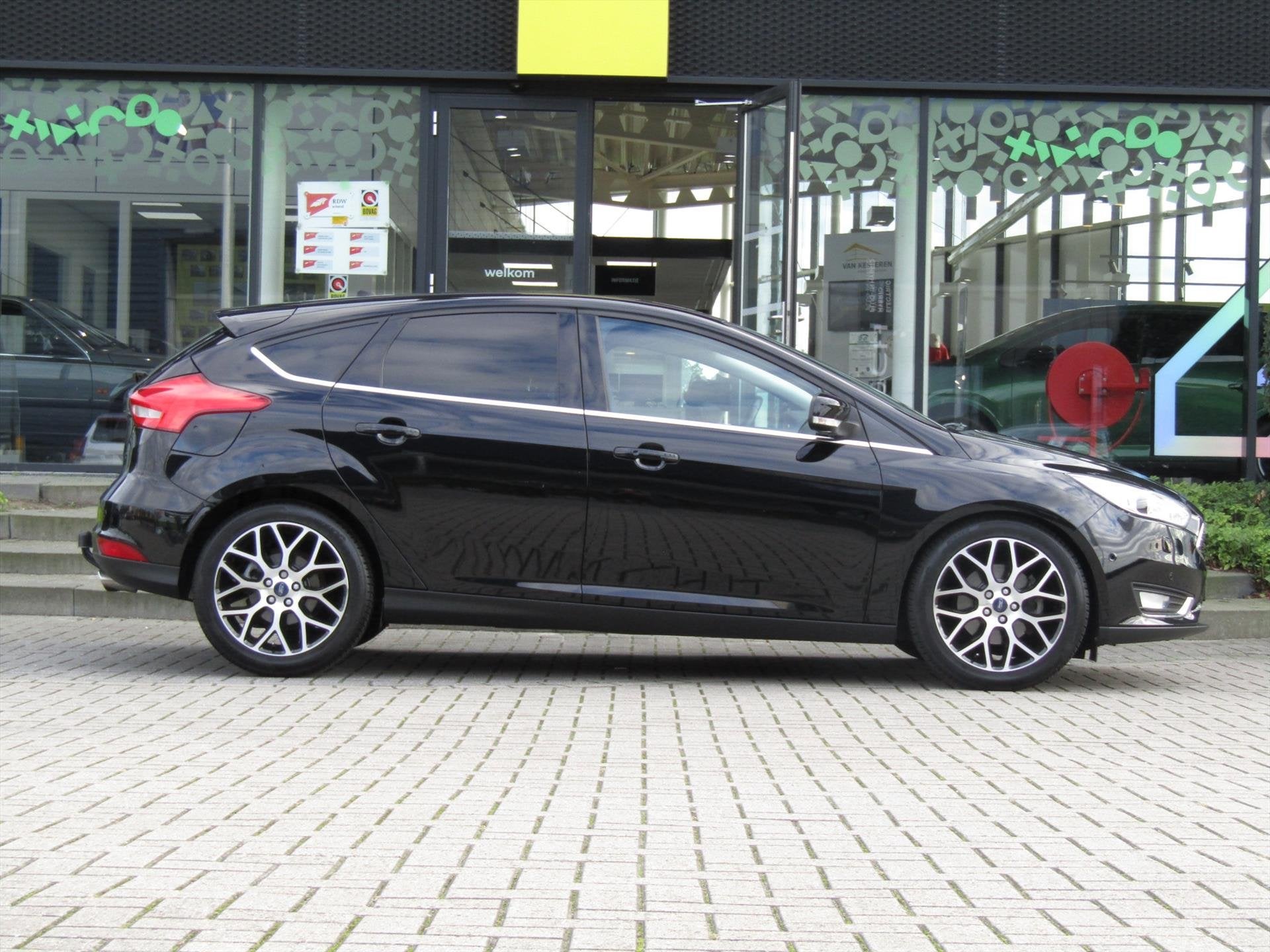 FORD Focus 1.5 EcoBoost 150pk 5-deurs automaat Titanium Edit, Auto's, Stof, 4 cilinders, Zwart, Origineel Nederlands