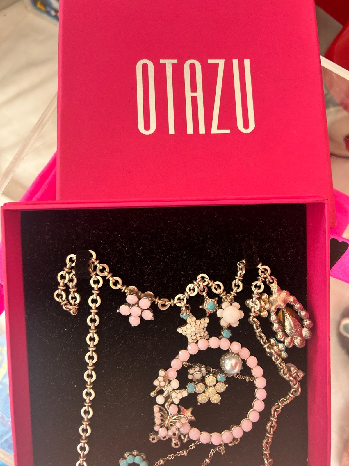 Otazu ketting met roze en blauwe kralen en bedels, Sieraden, Tassen en Uiterlijk, Kettingen, Met kristal, Overige materialen, Ophalen of Verzenden