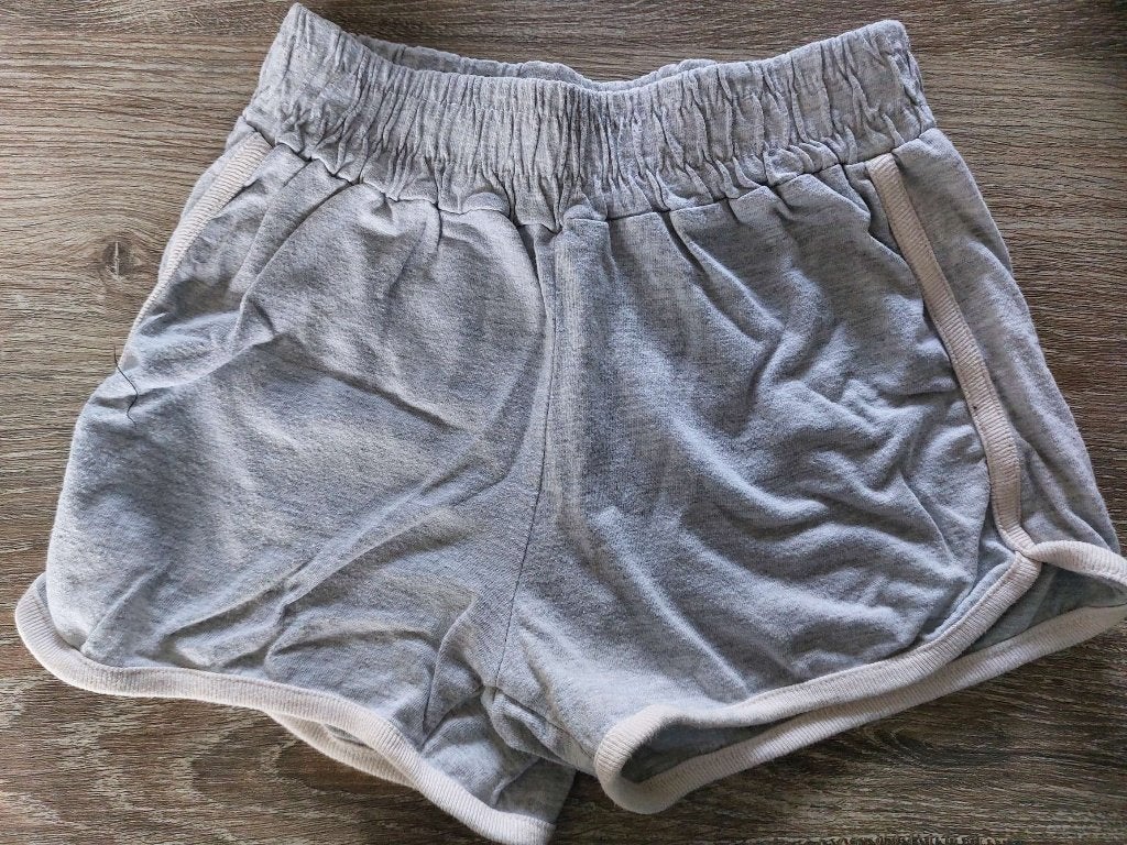 Short zeeman grijs 110-116, Ophalen of Verzenden, Zo goed als nieuw, Meisje, Broek