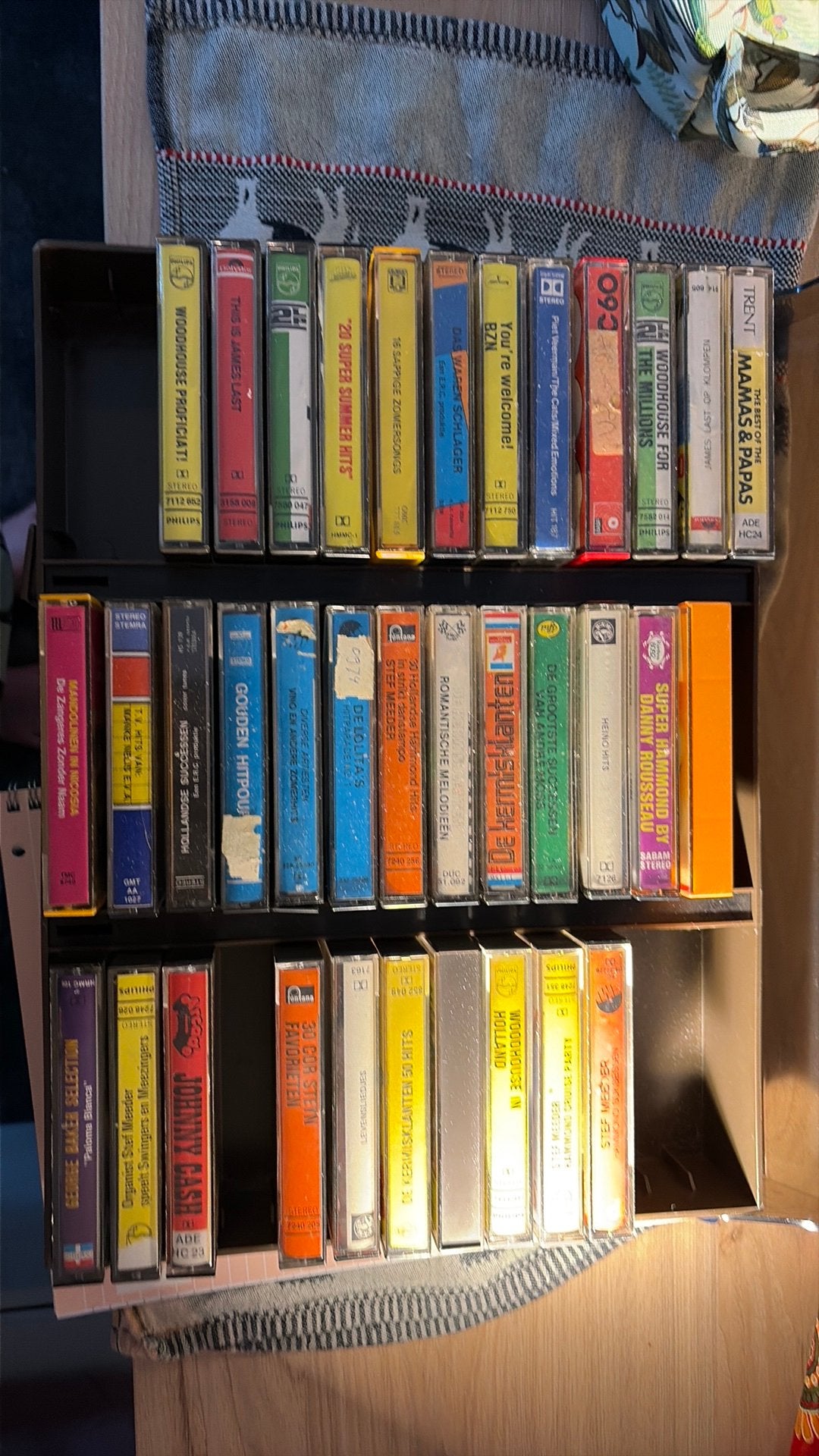 Nederlands talige Cassette bandjes in koffer/bak, Cd's en Dvd's, Cassettebandjes, Gebruikt, Ophalen of Verzenden, Origineel, Met bewaardoos, rek of koffer
