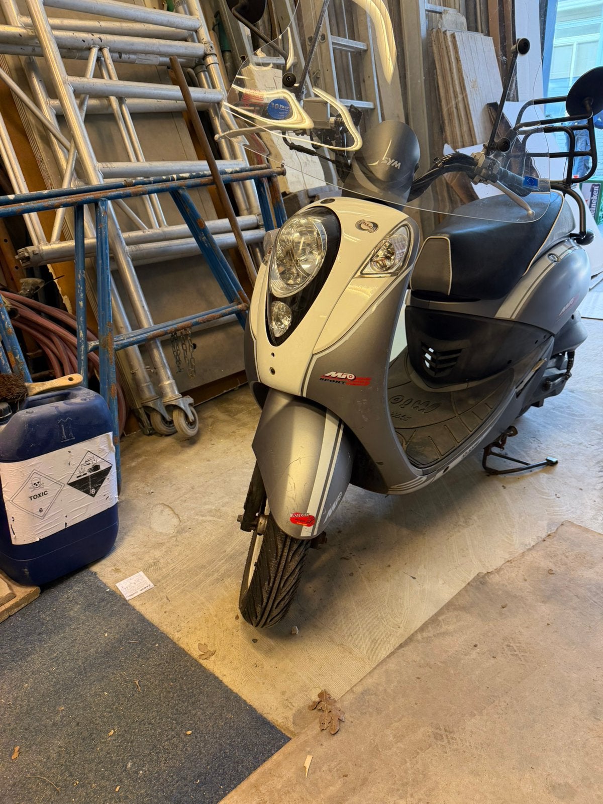 Sym mio super sport! 2016/2017, Fietsen en Brommers, Scooters | SYM, Zo goed als nieuw, Mio, Maximaal 25 km/u, Benzine, Ophalen of Verzenden