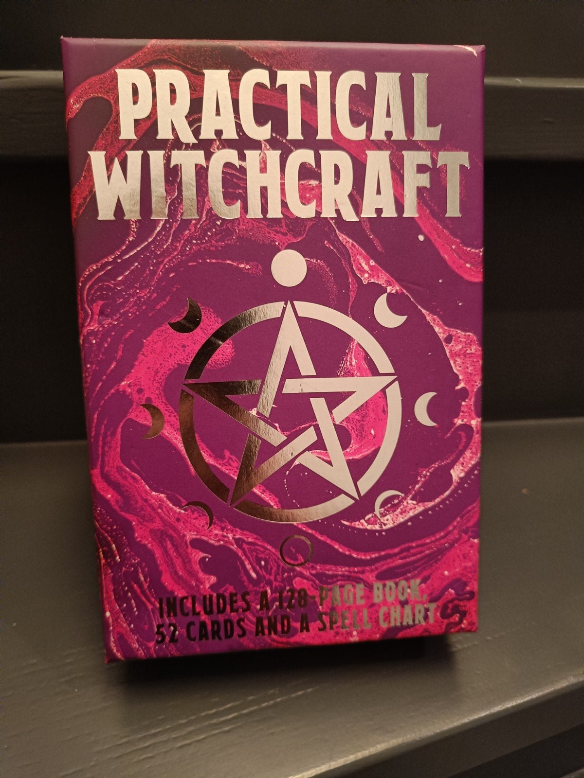 Practical Witchcraft: Boek, kaarten en spreuken, Spiritualiteit algemeen, Arcturus Publishing Ltd., Ophalen of Verzenden, Zo goed als nieuw