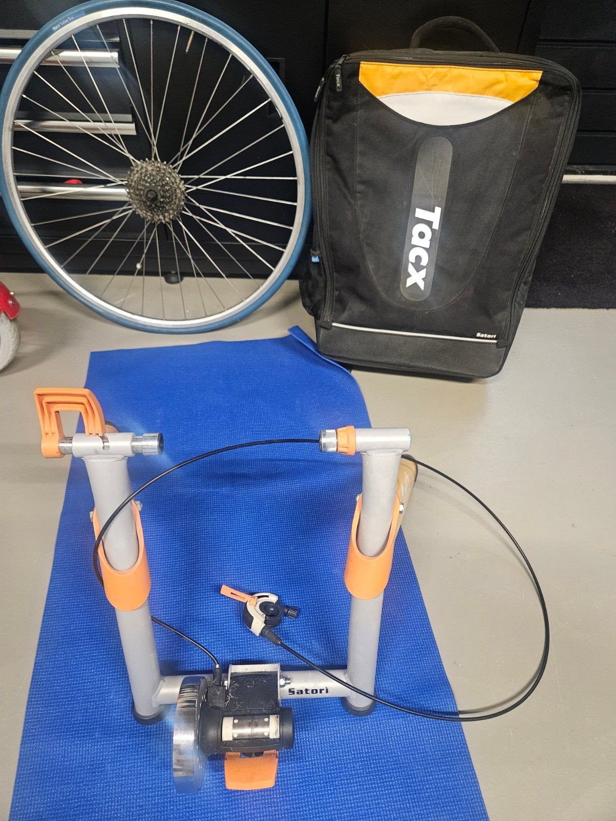 Tacx Satori Smart Trainer met wiel en tas, Fietsen en Brommers, Ophalen, Elektrische fiets, Gebruikt, Overige typen