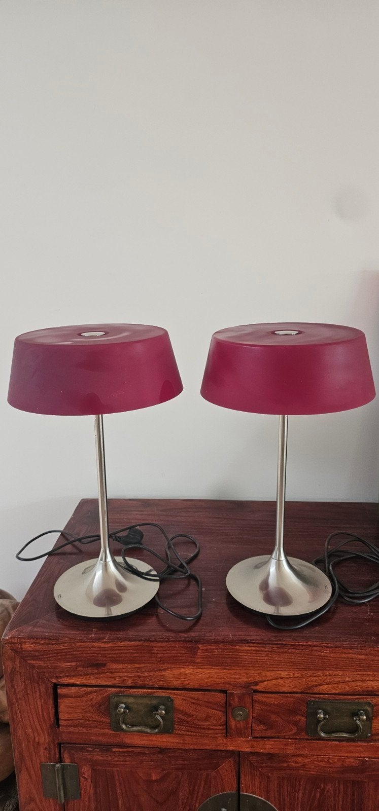2 moderne tafellampen met rode glazen kap, Dimbaar, Gebruikt, Ophalen of Verzenden, Sfeerlamp