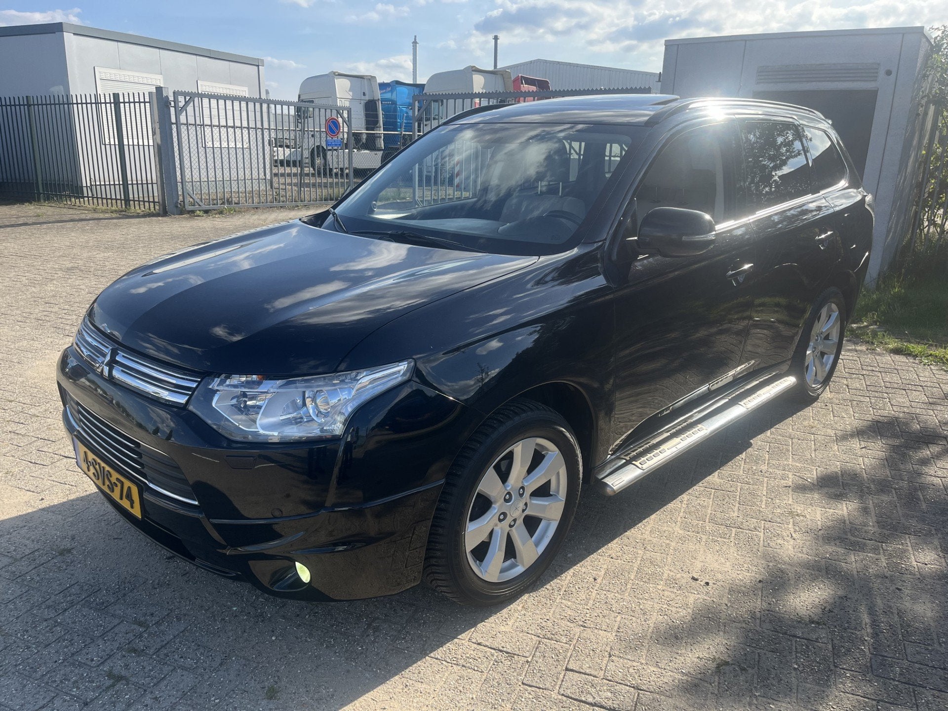 Mitsubishi Outlander 2.0 PHEV instyle, Auto's, Mitsubishi, 4 cilinders, Zwart, Vierwielaandrijving, Hybride Elektrisch/Benzine