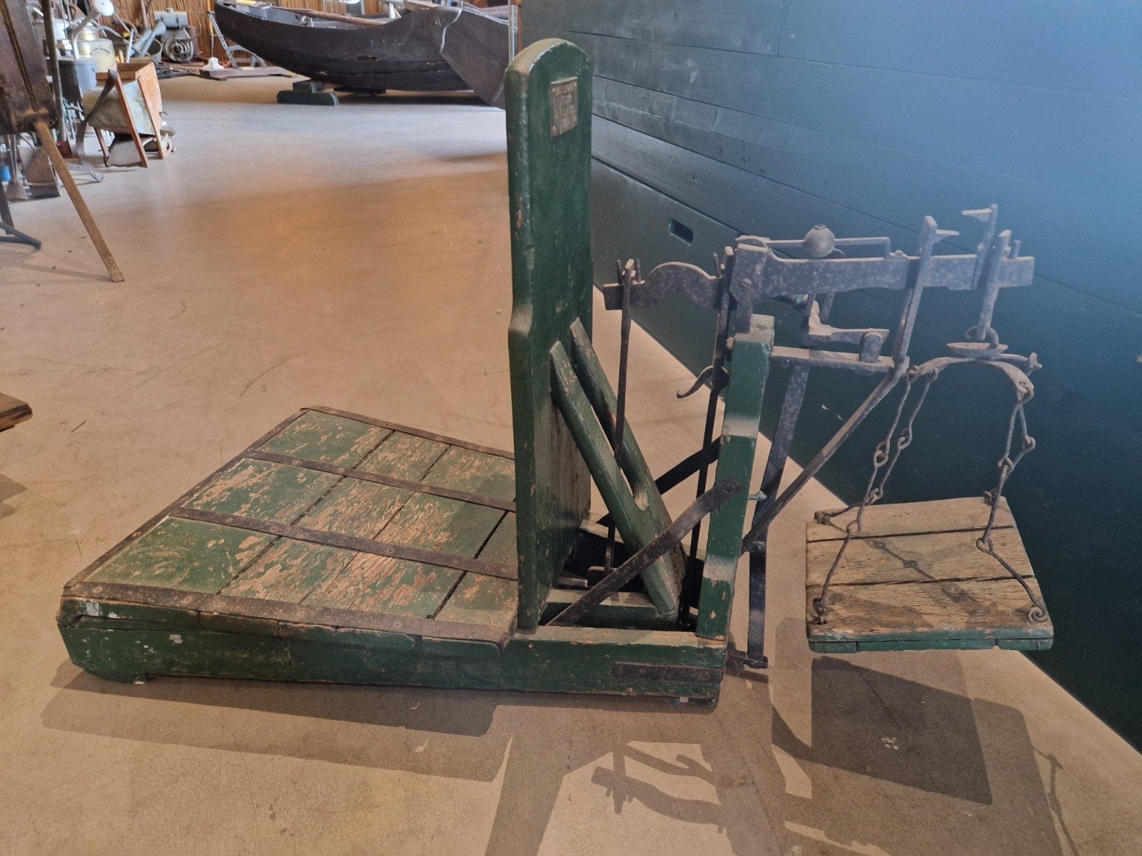 Antieke bascule weegschaal - H.E. v.d. Heide Leiden 150 kg, Ophalen
