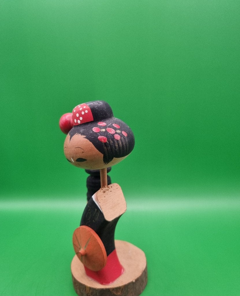 Foto 4 van Vintage Sanjo Tsubaki Kokeshi