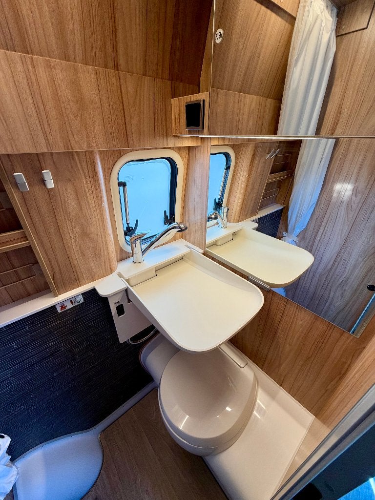 Foto 13 van Hymer Grand Canyon S 4x4, Lithium, Solar, 1e eig, topstaat