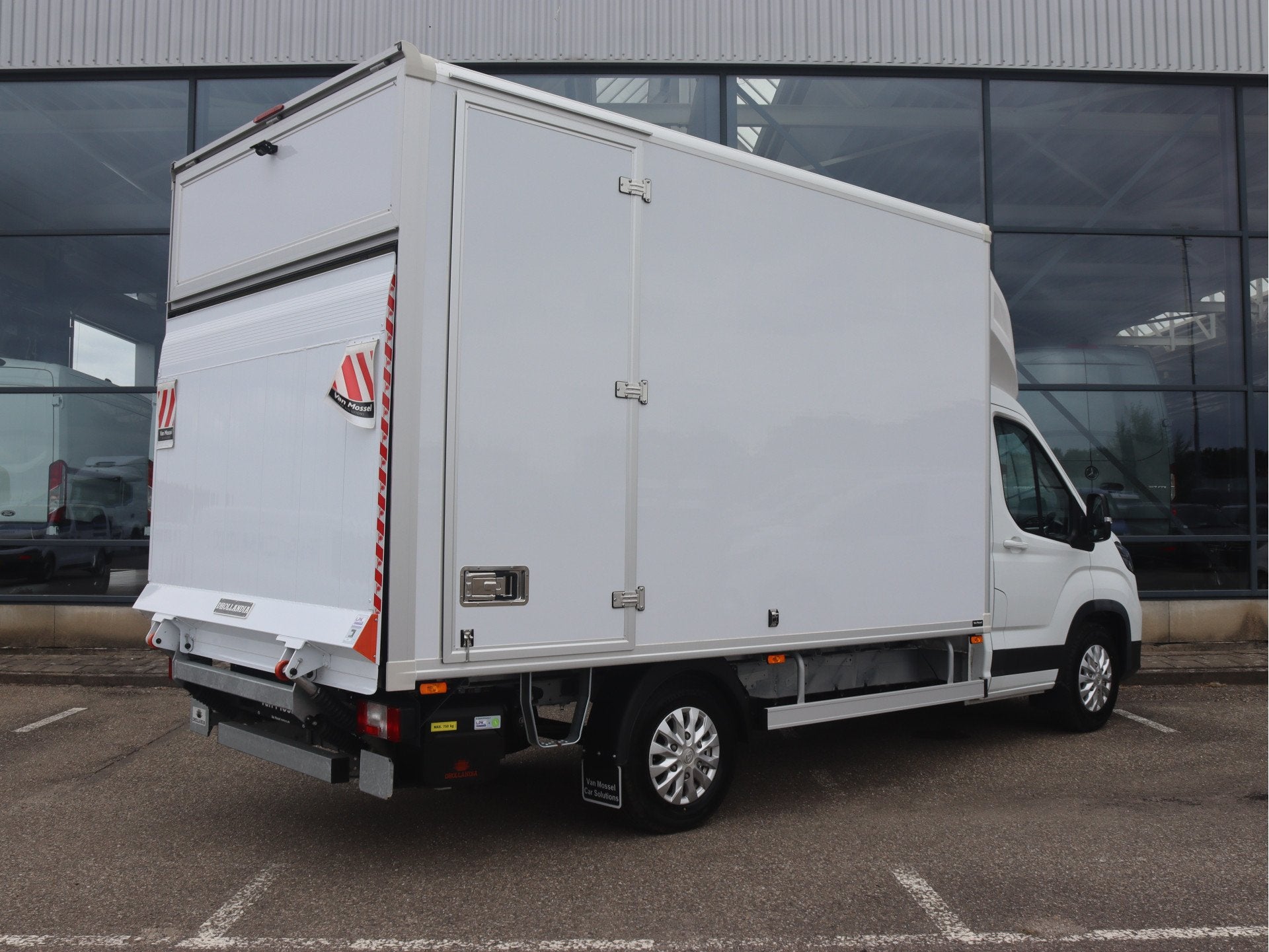 Maxus eDeliver 9 L3 Business DEAL 65 kWh | BAK+KLEP/AIRCO/CA, Auto's, Stof, Gebruikt, Zwart, Met garantie (alle)