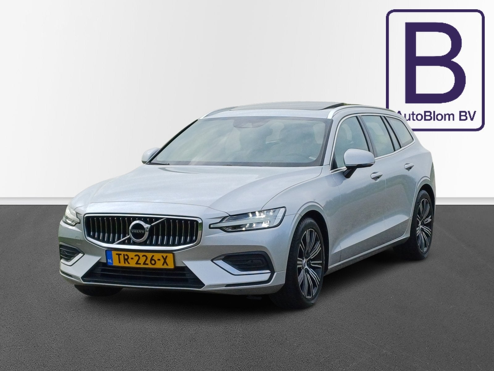 Volvo V60 2.0 T5 Inscription /1e eigenaar!/Dealer onderhoude, 15 km/l, 4 cilinders, 93 €/maand, Zilver of Grijs