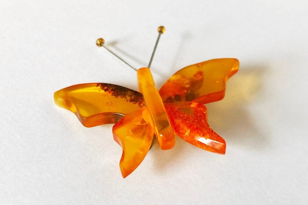 Prachtige antieke Vlinder in Amber broche, Ophalen, Overige materialen, Broche, Met edelsteen