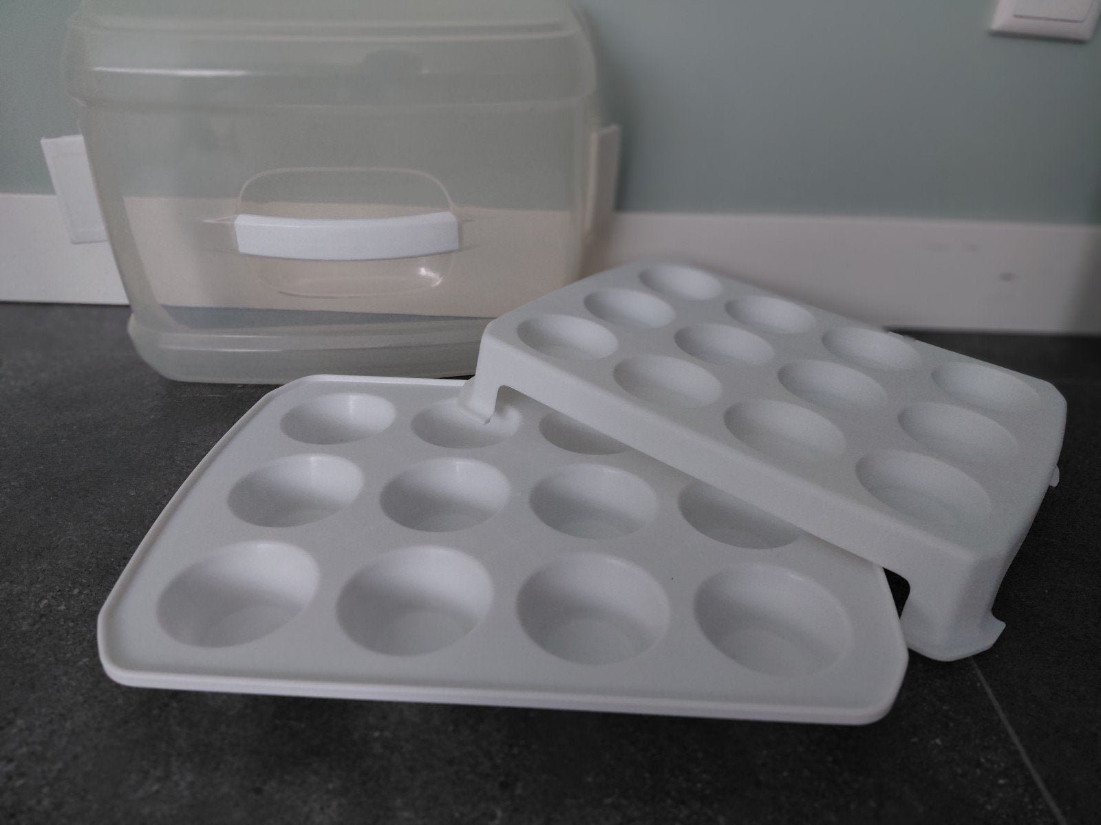 Cupcakehouder met deksel - dubbellaags voor 24 stuks, Ophalen, Overige typen, Kunststof, Zo goed als nieuw