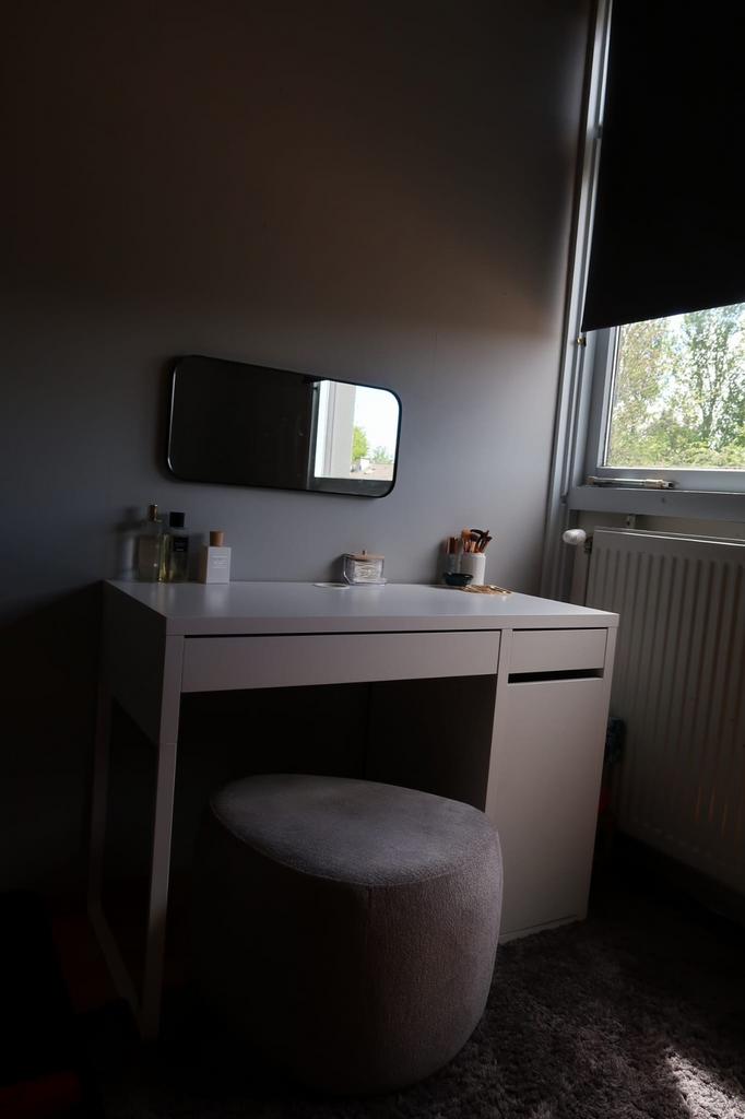 Make up tafel met spiegel en poef, wit, Ophalen, Zo goed als nieuw, 100 tot 150 cm, Minder dan 100 cm