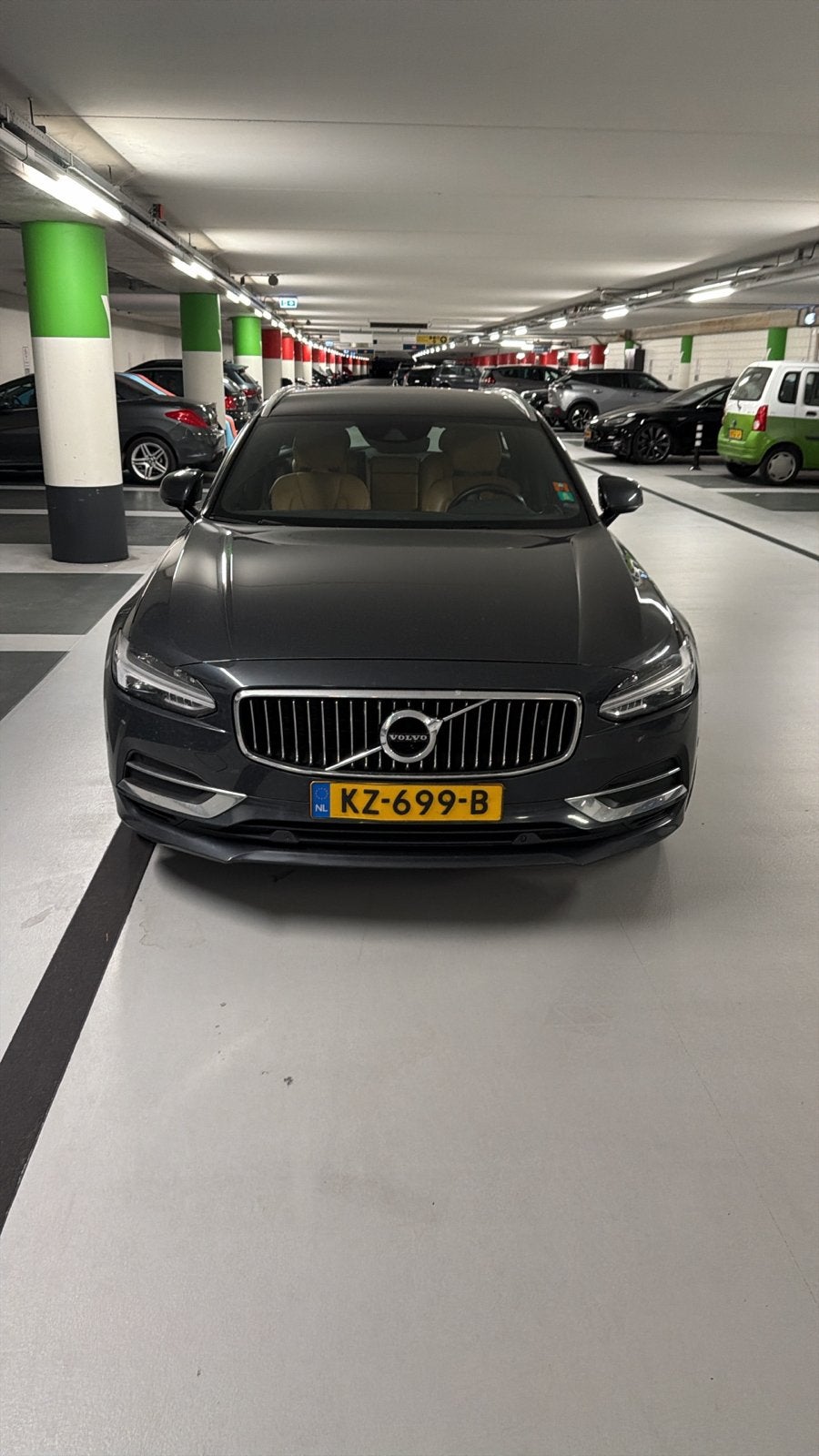 Volvo V90 2.0 D4 Geartronic 2017 Grijs, Auto's, 1969 cc, Origineel Nederlands, Stationwagon, Diesel