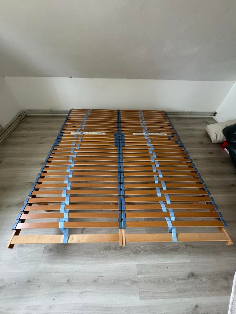 Gratis bed met lattenbodems, matras en matrasbeschermers, Ophalen, Gebruikt, Tweepersoons, 200 cm