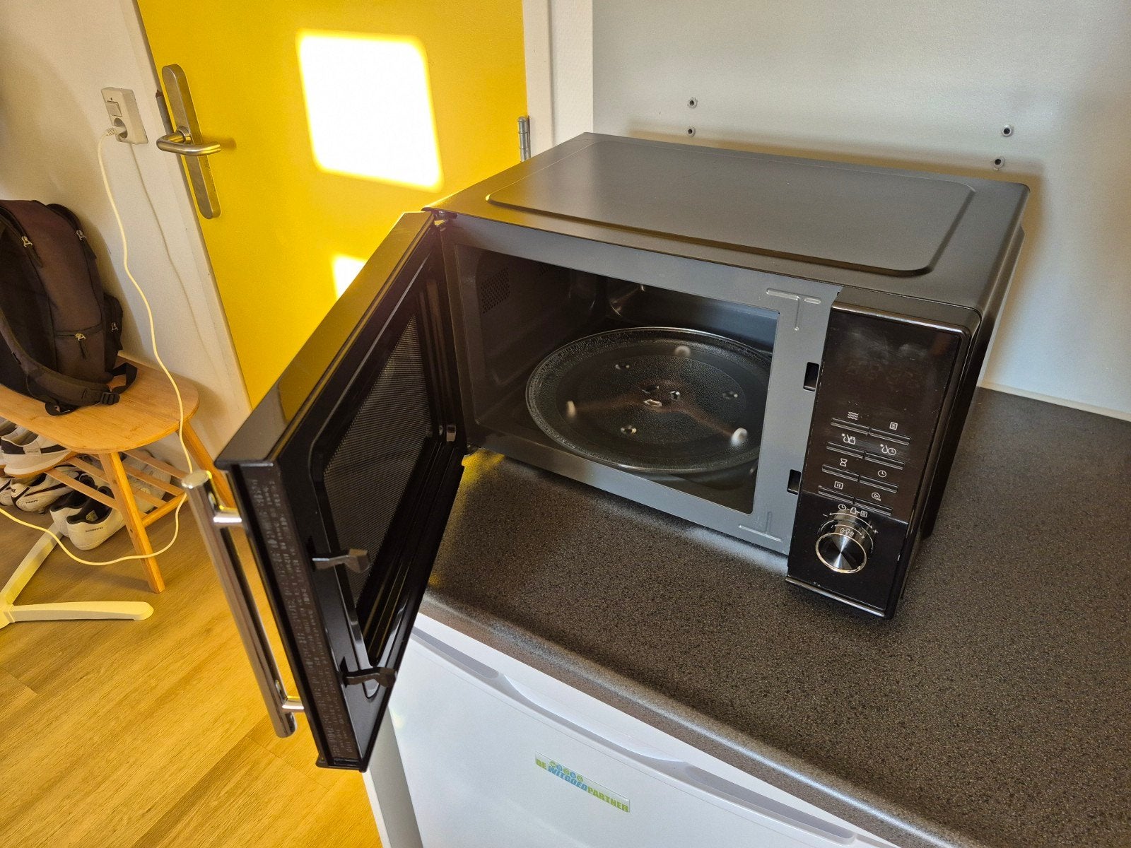 Inventum MN257SB Magnetron - Zo goed als nieuw, Crisp, Ophalen of Verzenden, Draaiplateau, Magnetron