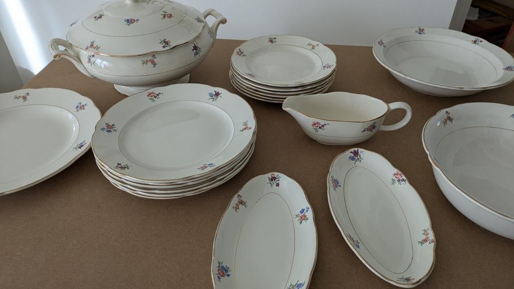 Frans Sarreguemines servies bloemen goud, Ophalen of Verzenden