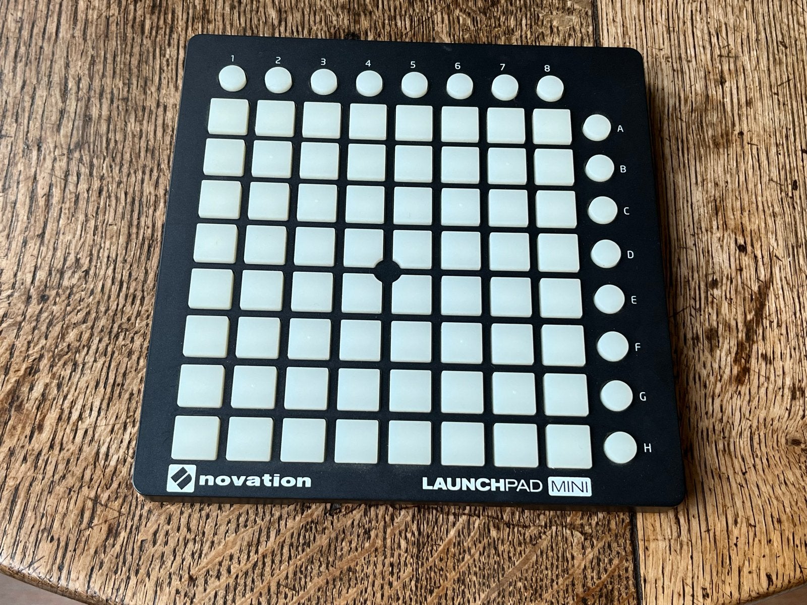 Novation Launchpad Mini MIDI Controller, Muziek en Instrumenten, Overige merken, Midi-aansluiting, Zo goed als nieuw, Overige aantallen