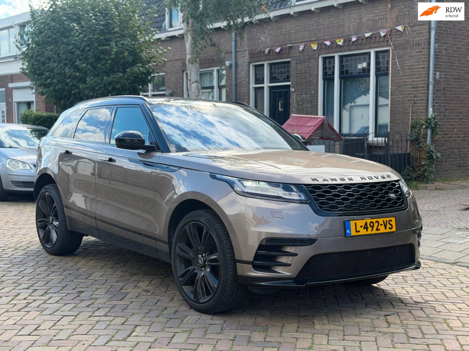 Land Rover Range Rover Velar 2.0 P250 Turbo AWD R-Dynamic SE, Land Rover, Bruin, SUV of Terreinwagen, Benzine
