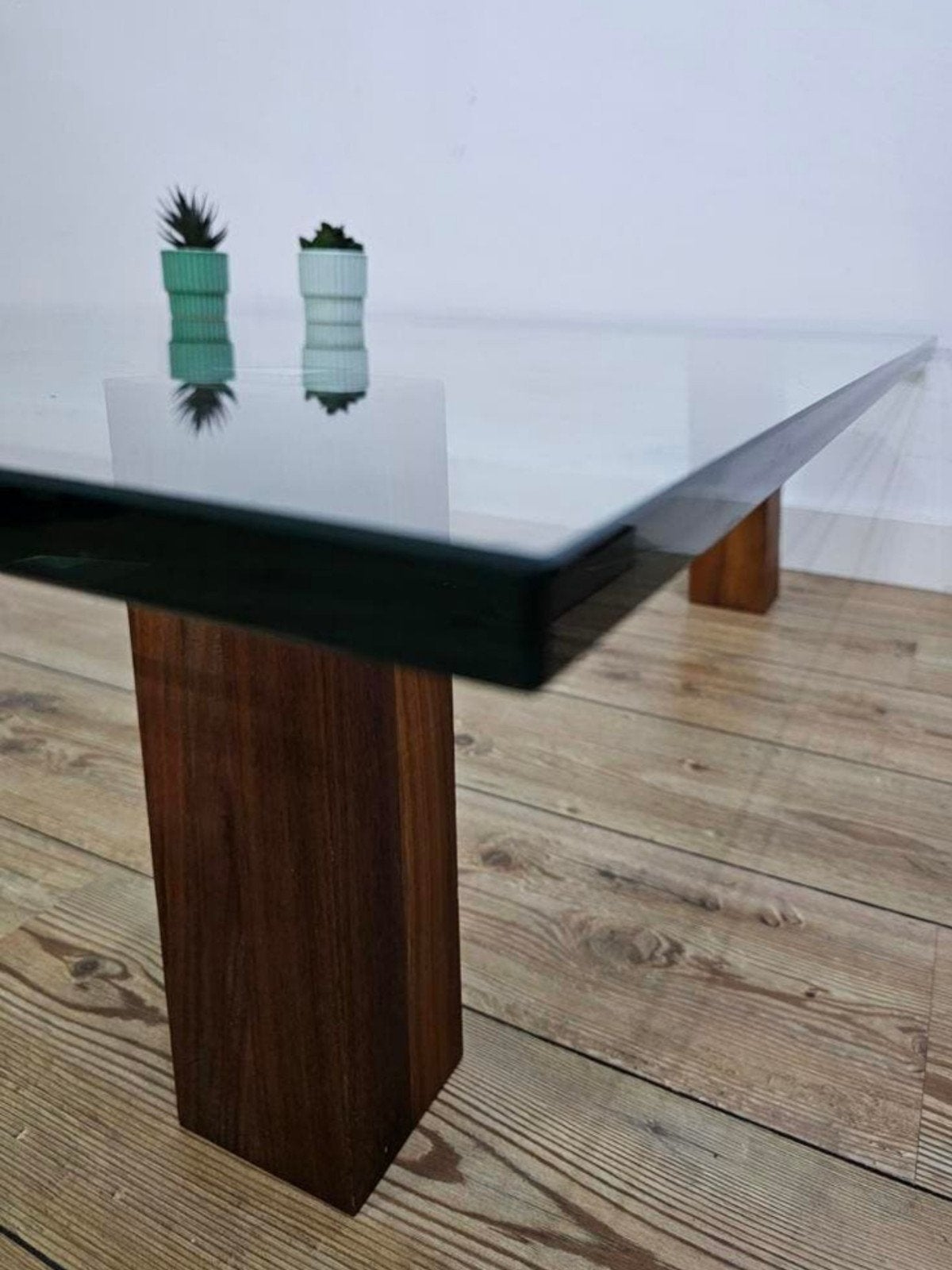 GRATIS | Glazen salontafel met houten poten - Gratis ophalen, Ophalen, Gebruikt, Overige houtsoorten, 100 tot 150 cm