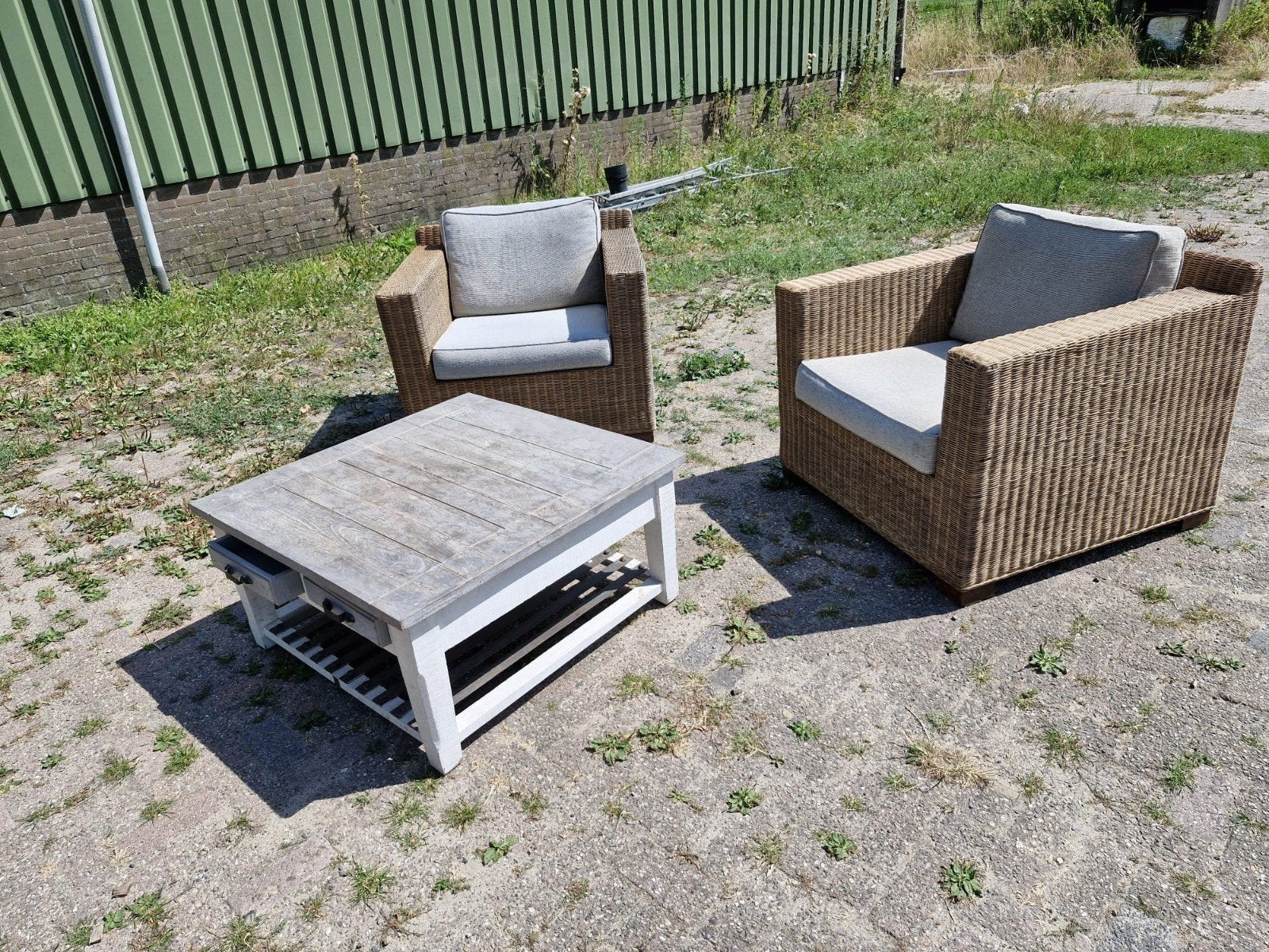 2 Comfortabele Chester loungestoelen  met salontafel, Huis en Inrichting, Gebruikt, Twee, Bruin, Landelijk, Bohemian
