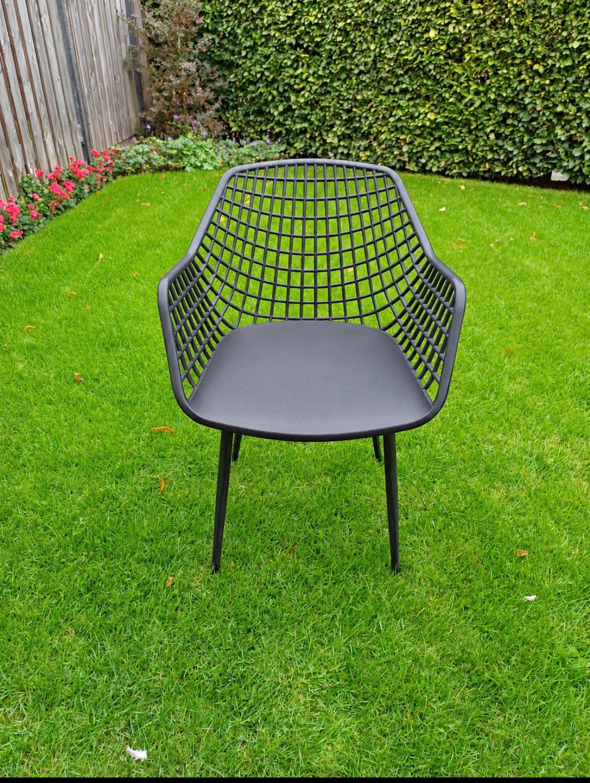 8 zwarte tuinstoelen – moderne kunststof kuipstoelen, Ophalen, Zo goed als nieuw, Kunststof
