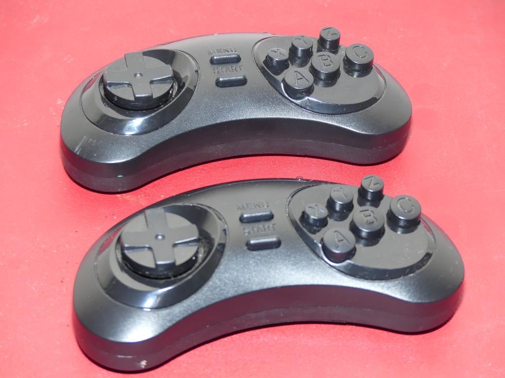2 Sega Genesis controller pads, Gebruikt, 1 speler, Ophalen of Verzenden, Vanaf 3 jaar