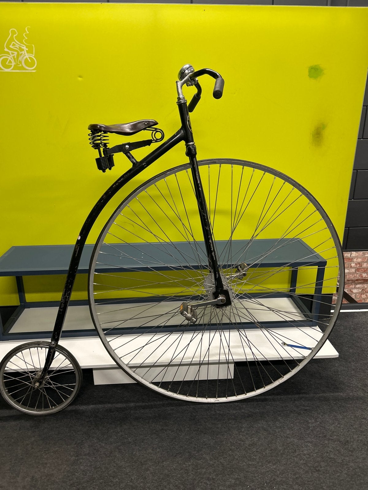 Antieke -replica-Boneshaker Hoge Bi fiets, Boneshaker, 8071RZ, Velgrem, 59 cm of meer