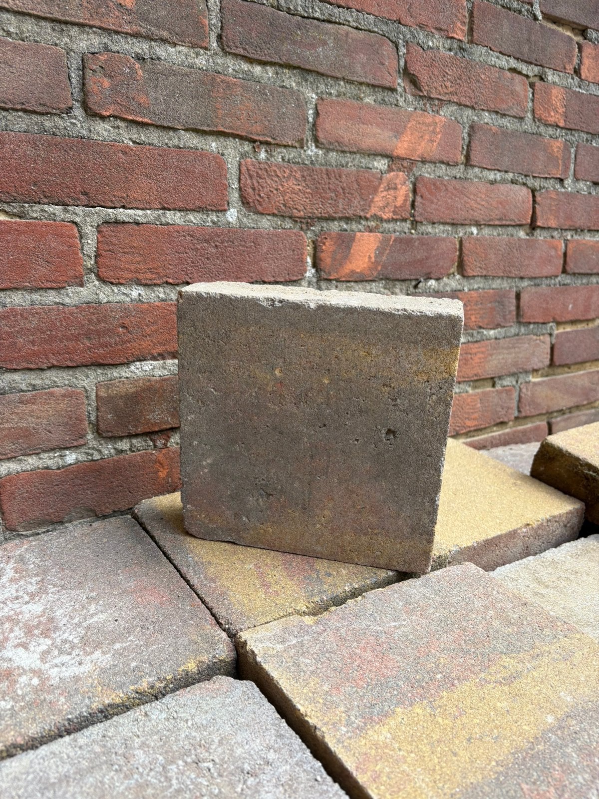 GRATIS AF TE HALEN!!, zalmkleurige tuintegels., Tuin en Terras, Ophalen of Verzenden, Gebruikt, Beton, Terrastegels