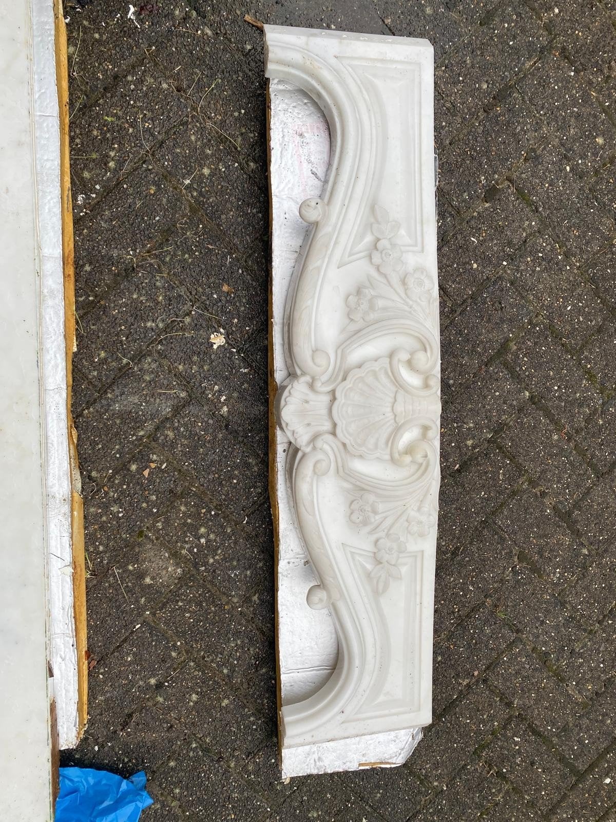 Antieke witte marmeren schouw met sierlijke details, Ophalen, Gebruikt, Vrijstaande haard, Overige soorten