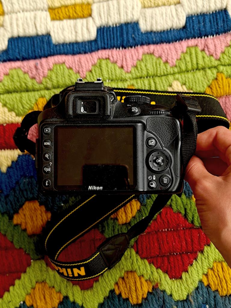 Nikon D3400 spiegelreflexcamera, Ophalen of Verzenden, Zo goed als nieuw, Camera