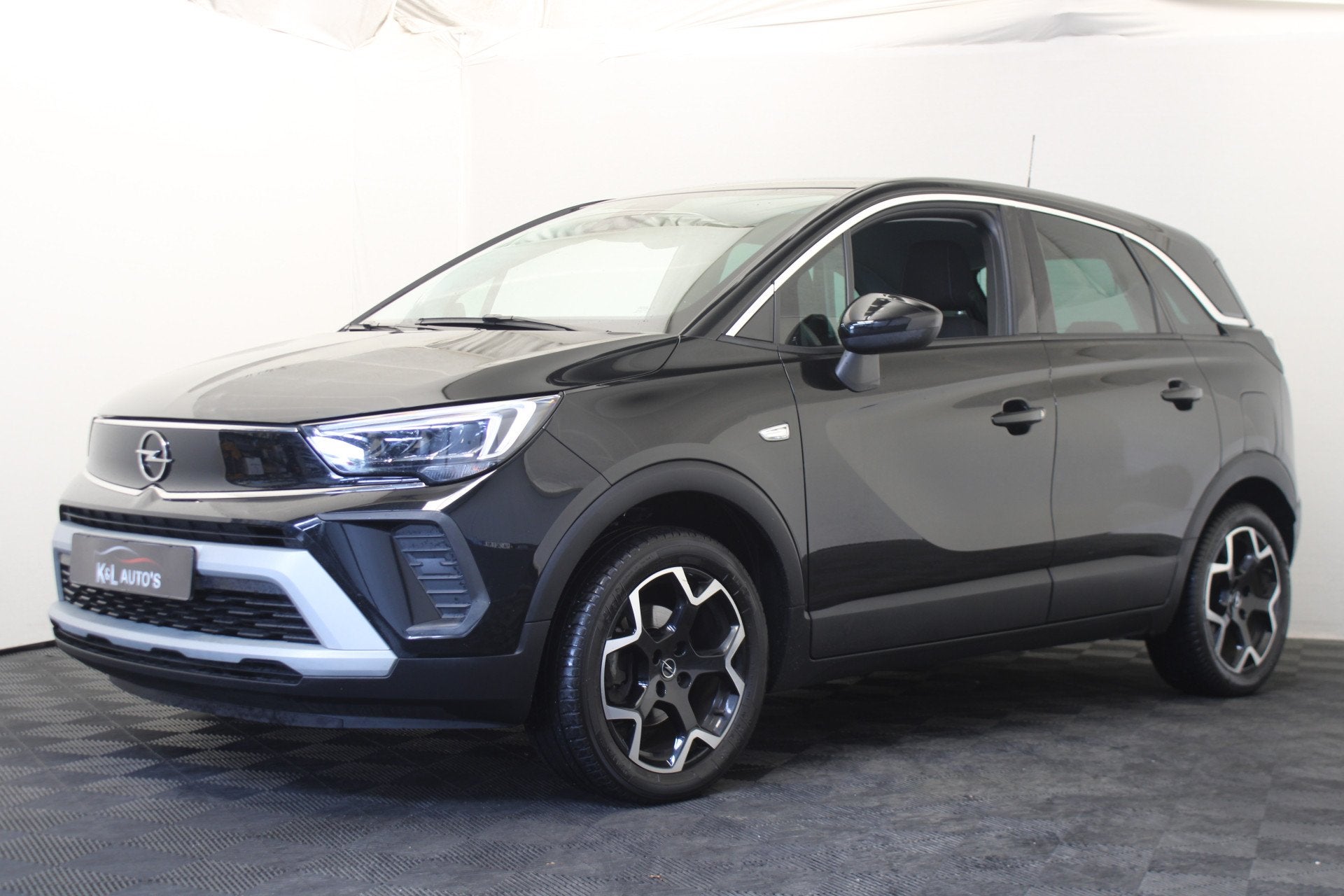 Opel Crossland 1.2 Turbo Edition |Carplay| (bj 2023), Auto's, Gebruikt, 1199 cc, Zwart, Handgeschakeld