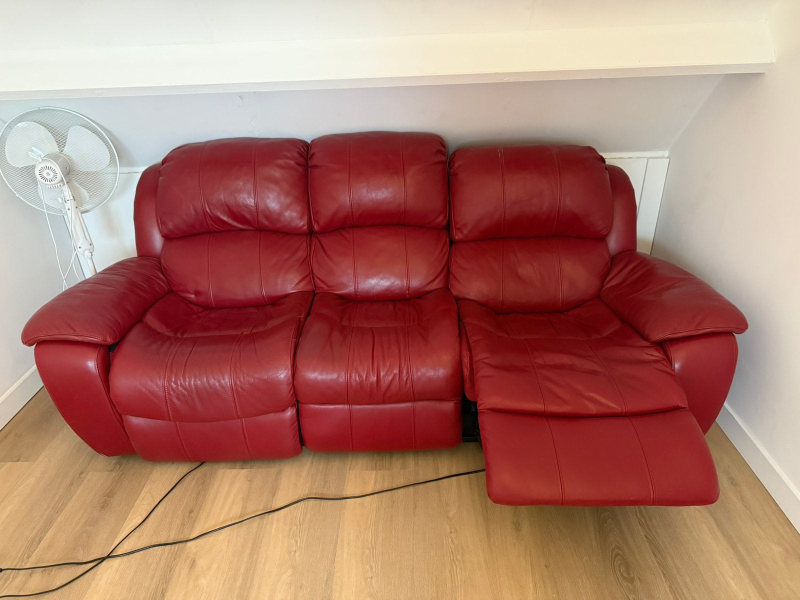 Red Leather Electric Reclining Couch, Huis en Inrichting, Ophalen, Gebruikt, Driepersoons, Rechte bank