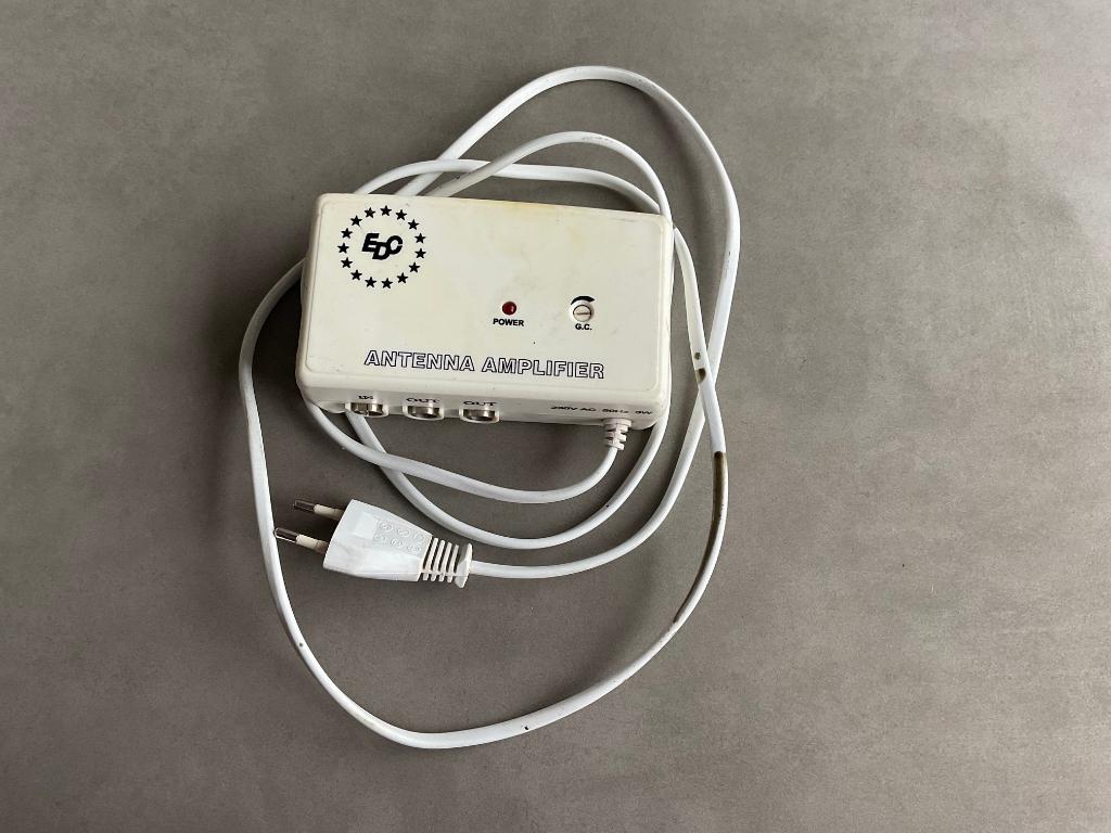 Werkende signaal versterker/ antenna amplifier. Gebruikt, Telecommunicatie, Ophalen of Verzenden, Gebruikt, Toebehoren