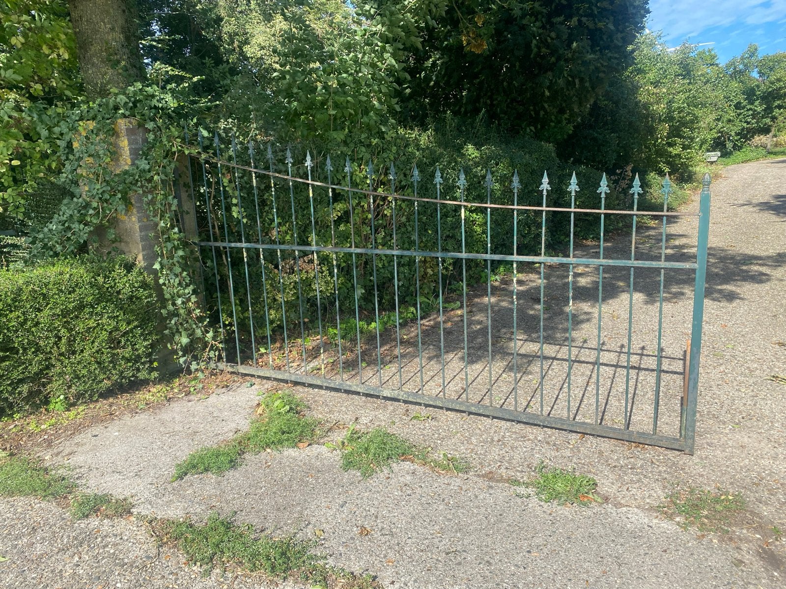 Gebruikt ijzeren sierhekwerk ( poort), Tuin en Terras, Ophalen, Gebruikt, IJzer, Sierhekwerk