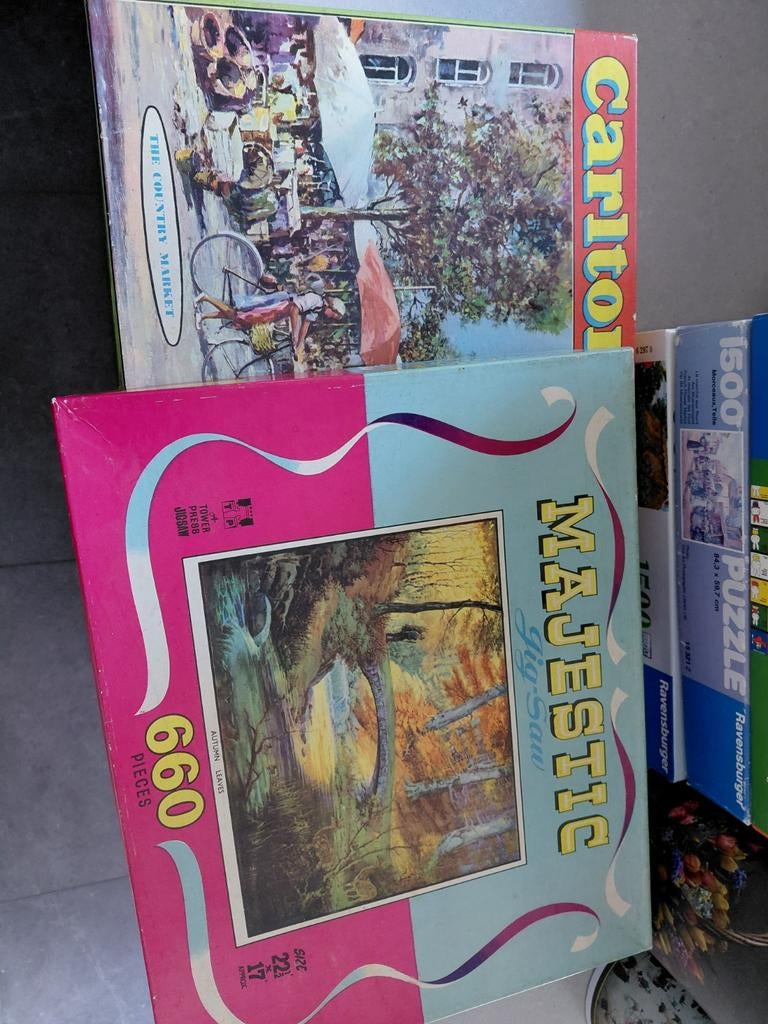 2 Vintage Engelse Legpuzzels - Elk 660 Stukjes, Ophalen of Verzenden, 500 t/m 1500 stukjes, Gebruikt, Legpuzzel