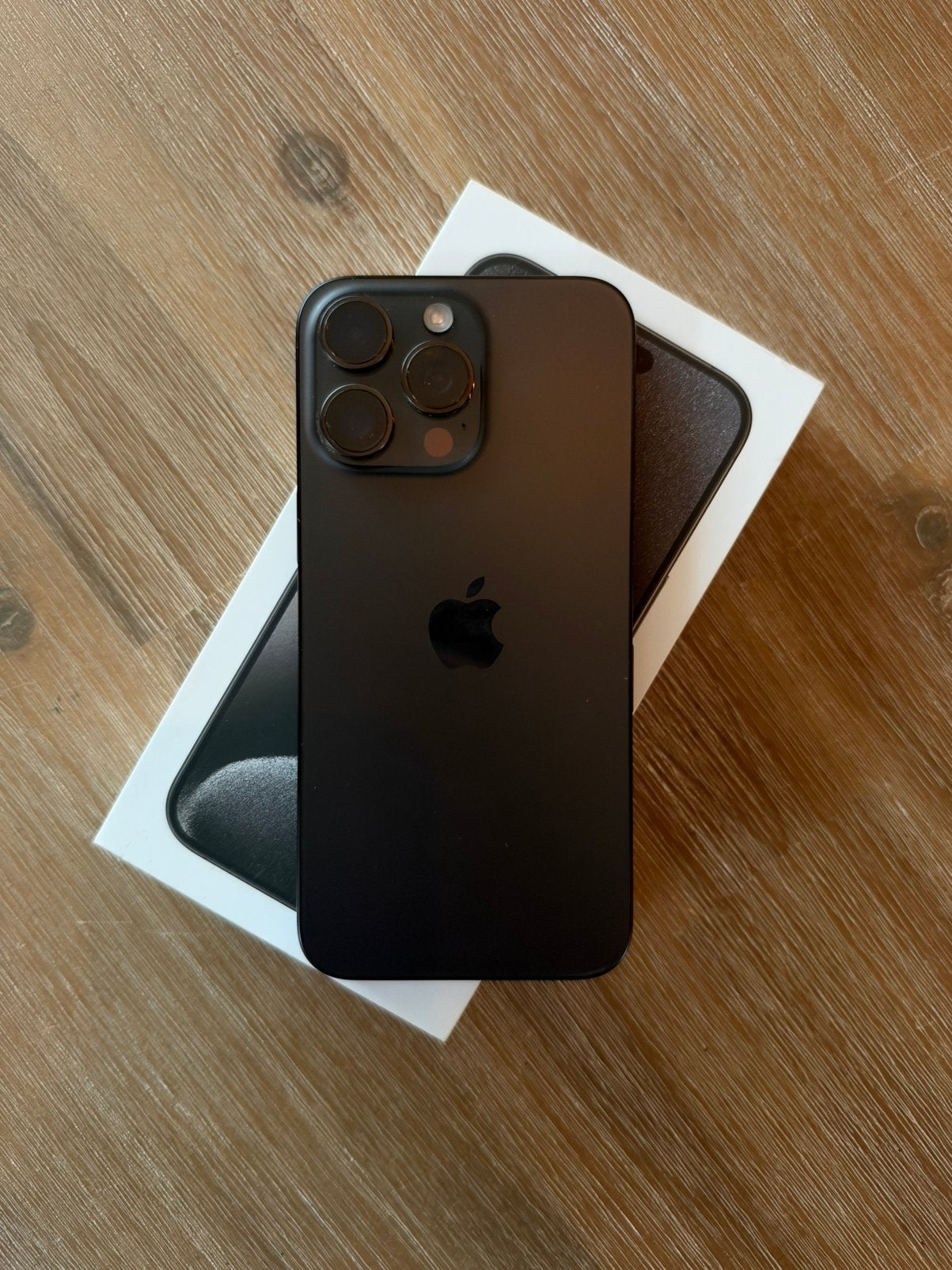 Iphone 15 pro max inclusief hoesjes, Zwart, IPhone 15 Pro Max, Zo goed als nieuw, Ophalen