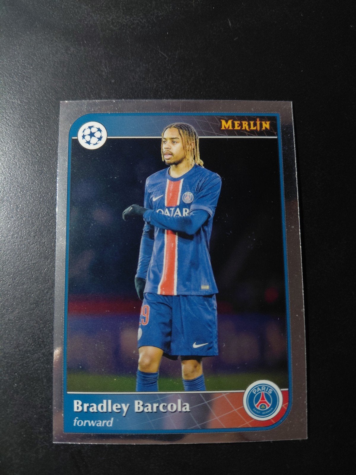 Bradley barcola (psg) topps merlin chrome, Verzamelen, Verzenden, Nieuw, Buitenlandse clubs, Spelerskaart