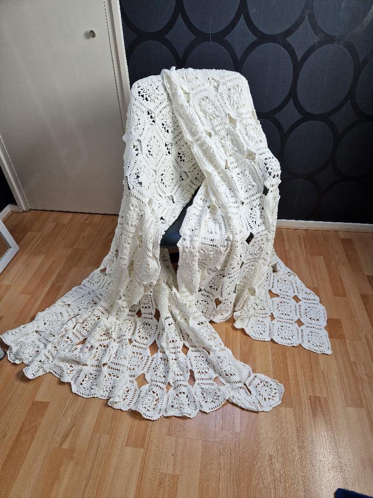 1pers en 2pers gehaakte spreien en een gehaakte tafelkleed, Ophalen, Gebruikt, Eenpersoons, Wit