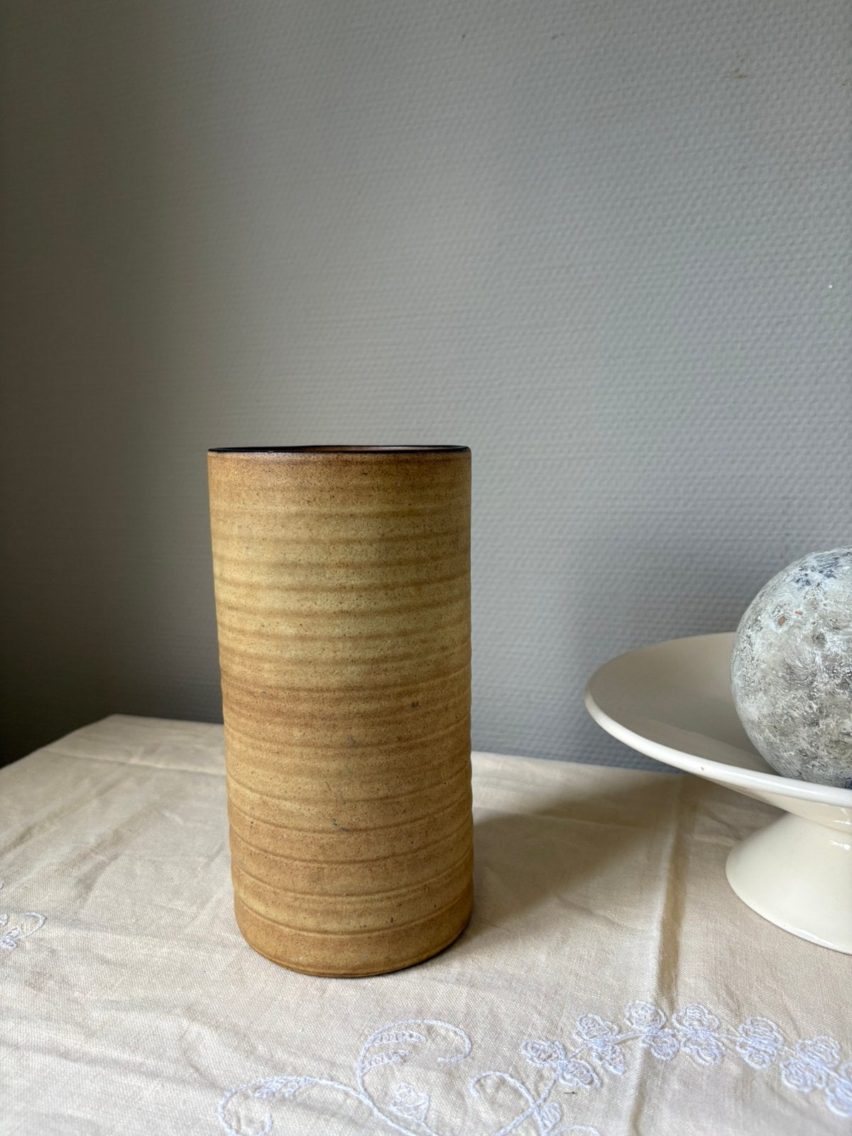 Vintage ceramic ribbel tube vaas |, 21 cm, Ophalen of Verzenden, Zo goed als nieuw, Steen/keramiek