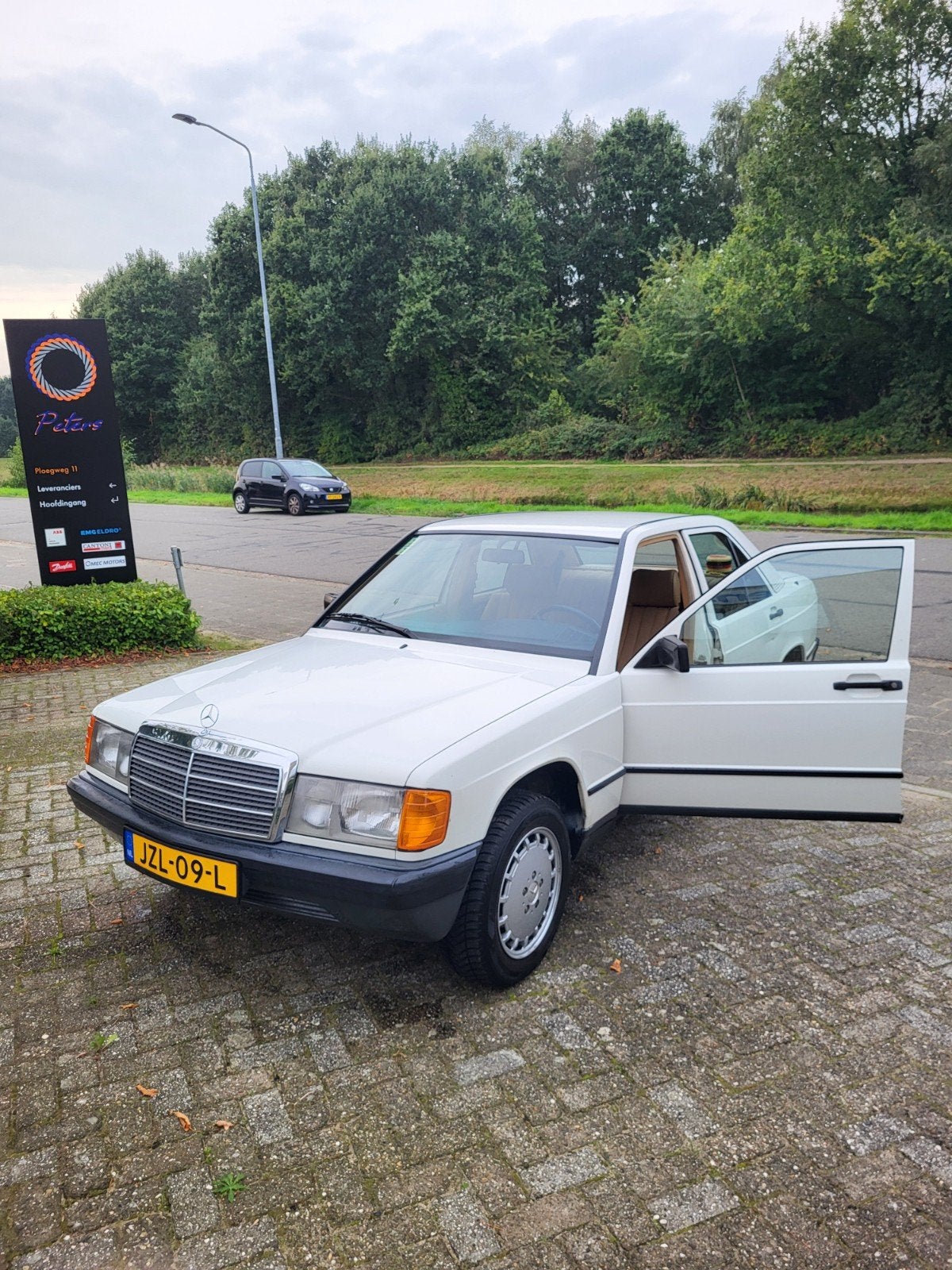 Mercedes 190E 2.0 Automaat|Belastingvrij|Airco|CruiseControl, Automaat, Achterwielaandrijving, Mistlampen, Beige